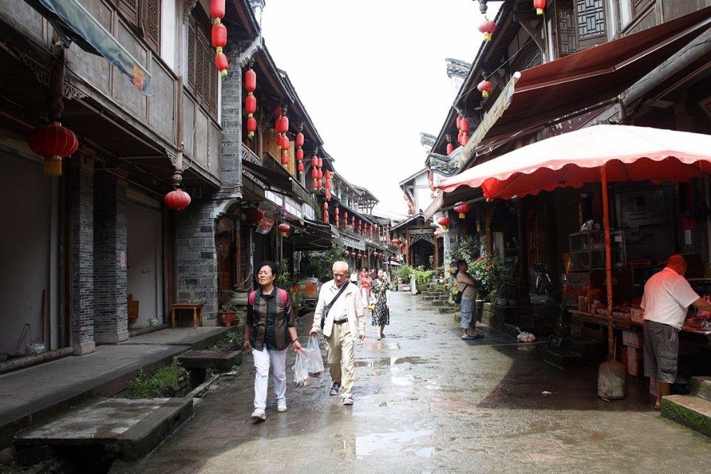 天津一家开在居民楼里面的炒饭，开了十几年每天都要排队才能吃到